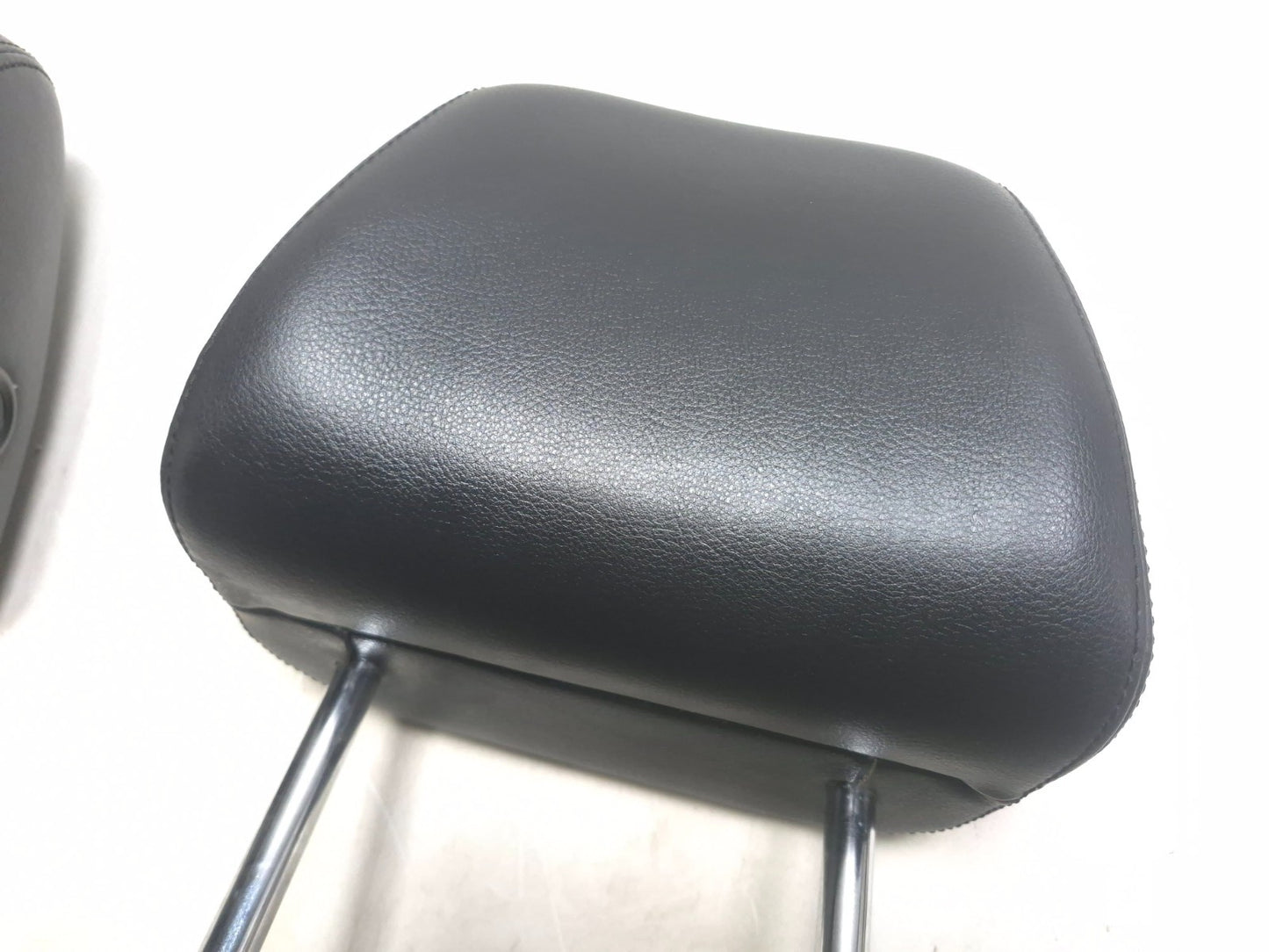 2011 Volkswagen Tiguan Front Seat Headrest Left & Right OEM