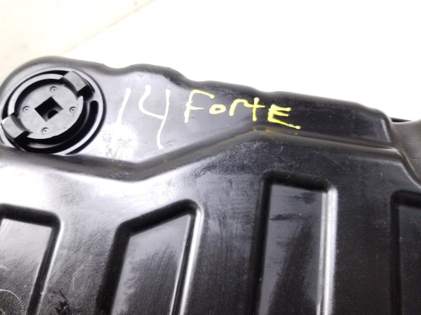 2014 Kia Forte Transmission Valve Body Cover Oil Pan OEM