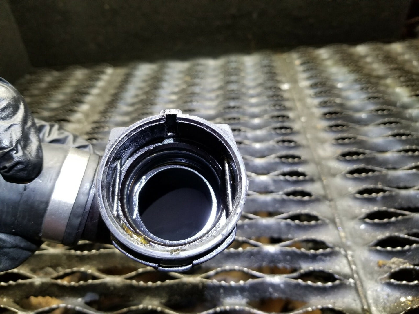 2011 2012 2013 BMW 128i Radiator Lower Coolant Water Hose Pipe Line OEM