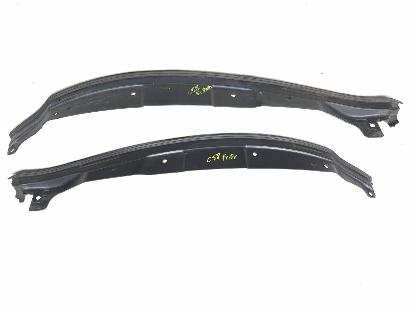 2018 Chrysler 300 Front Fender To Door Weatherstrip Seal Left & Right OEM