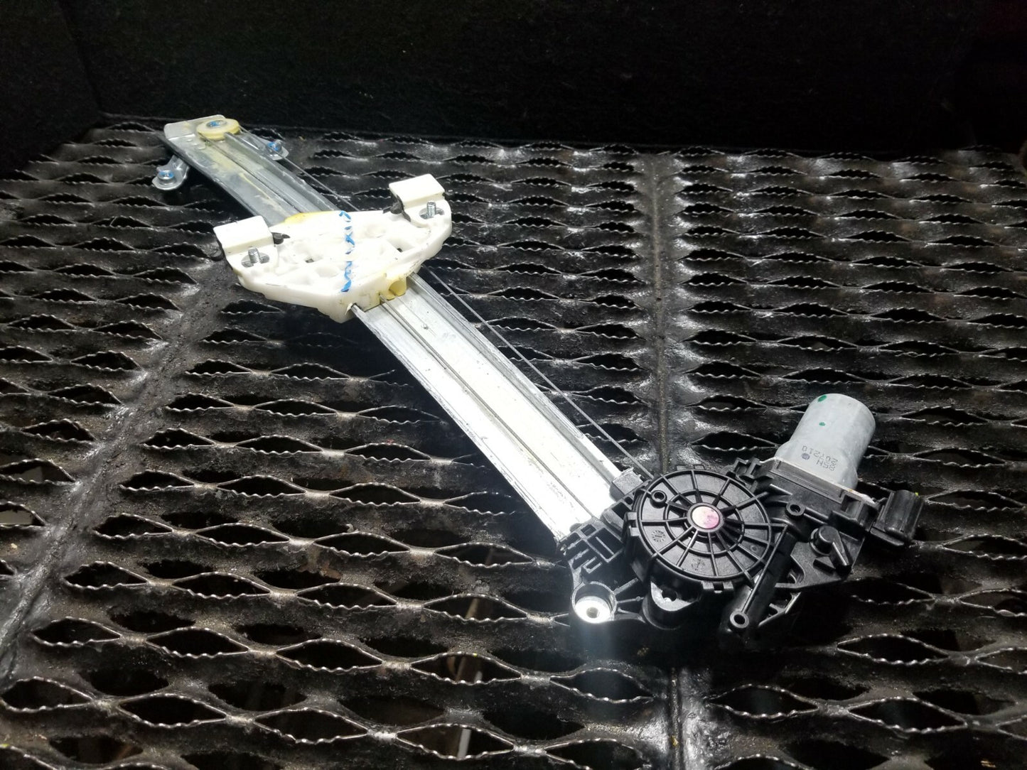2013 Honda Accord Front Passenger Door Window Regulator W/ Motor OEM