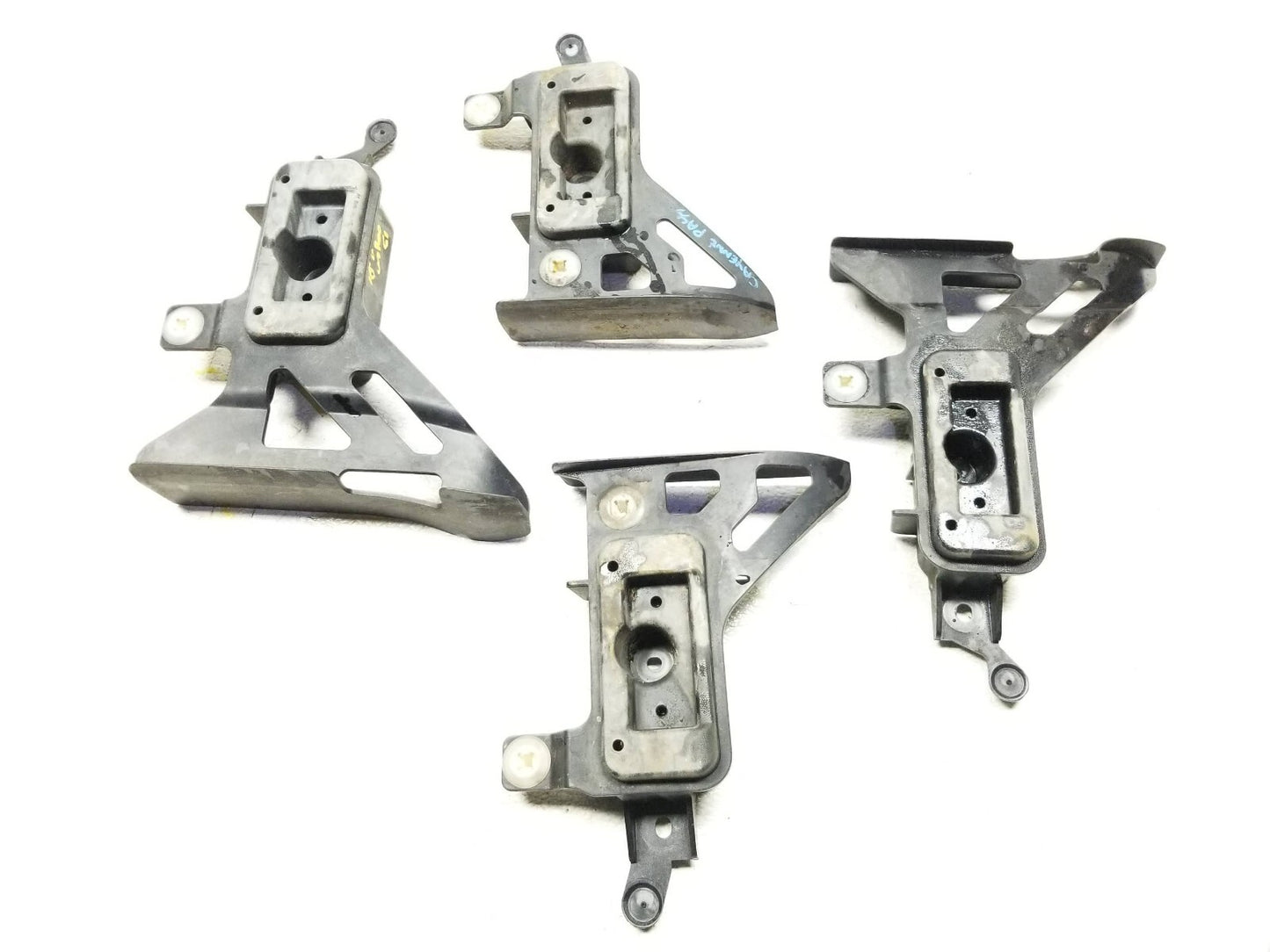 2013 Porsche Cayenne Jack Mount Support Bracket 4pcs OEM