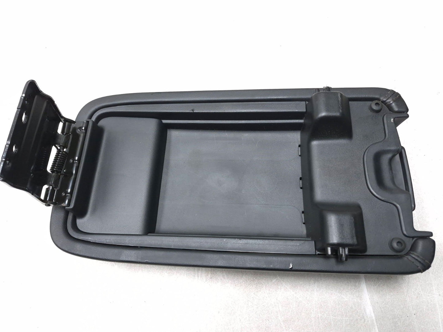 2018 Chrysler 300 Limited AWD Center Console Lid Armrest Black OEM