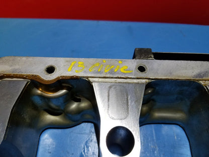 2013 Honda Civic 1.8l Crankshaft Bed Holder Bracket OEM