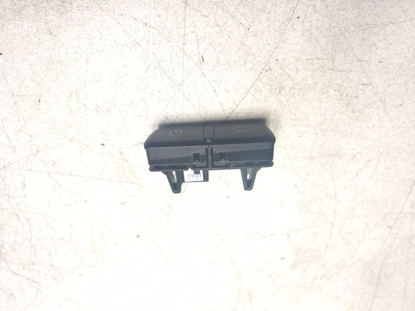 2024 Alfa Romeo Stelvio Rear Liftgate Control Switch OEM