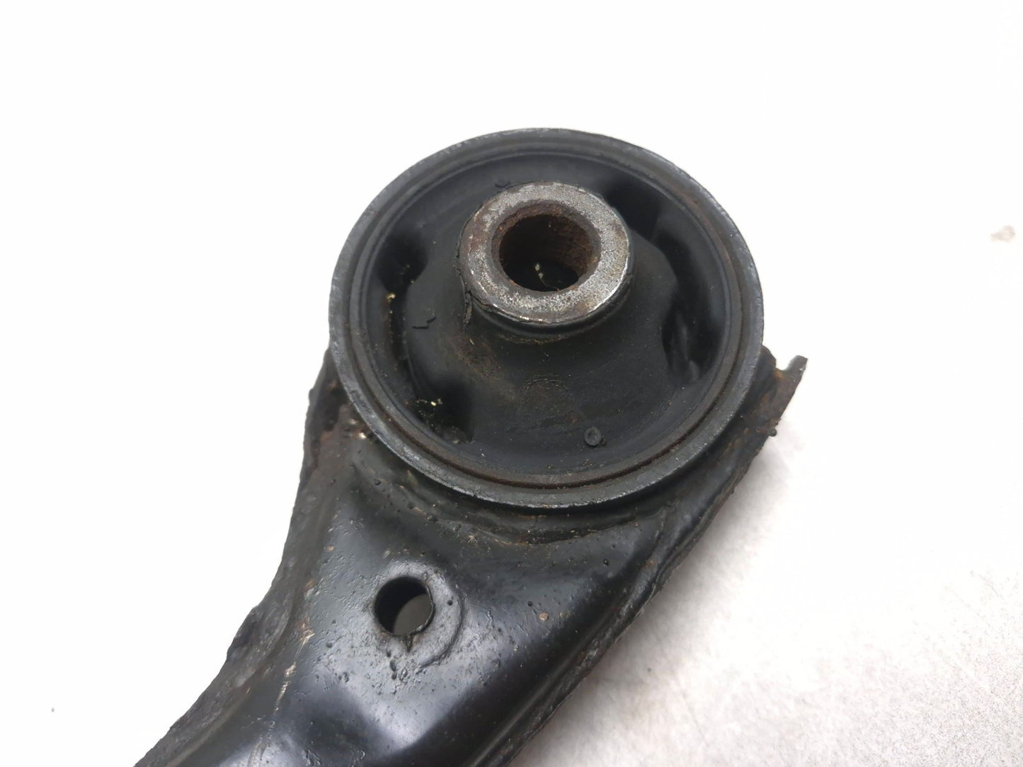 2008 Hyundai Tucson Front Left & Right Lower Control Arm Pair OEM
