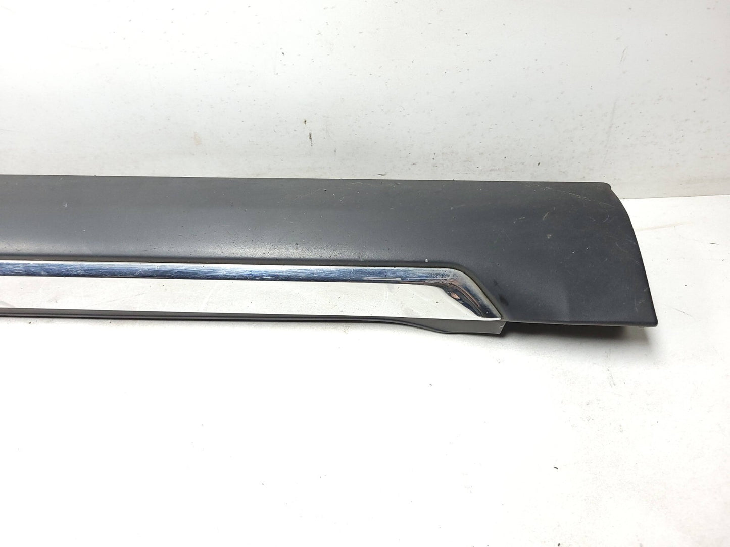 2009 Mitsubishi Outlander Rocker Panel Skirt Molding Left & Right Pair OEM