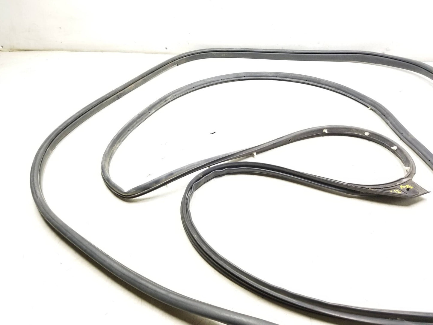 2011 - 2013 Kia Sportage Door Weatherstrip Seal Front Driver Side Left 2pcs OEM