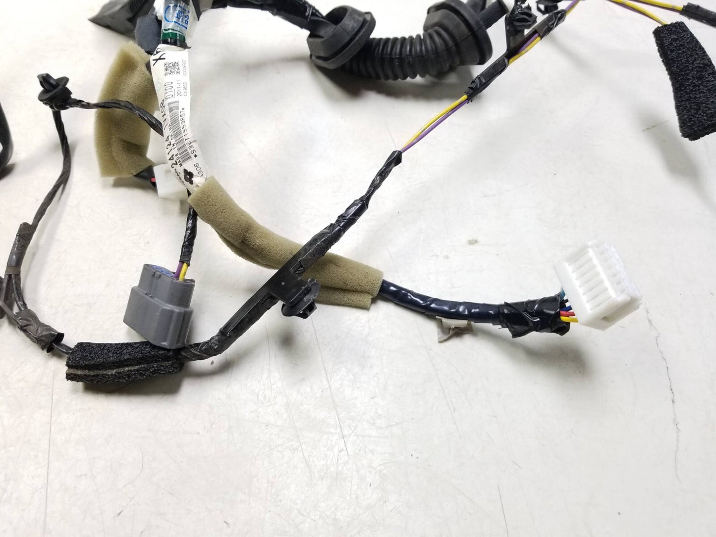 2011 - 2014 Nissan Rogue Front Door Wire Harness Passenger Right OEM