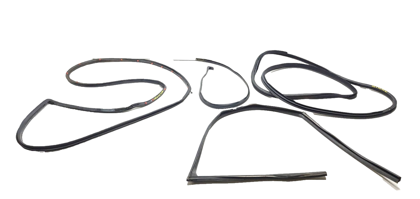 09-14 Hyundai Genesis Door Weatherstrip Seal Front Passenger Side Righ OEM Sedan