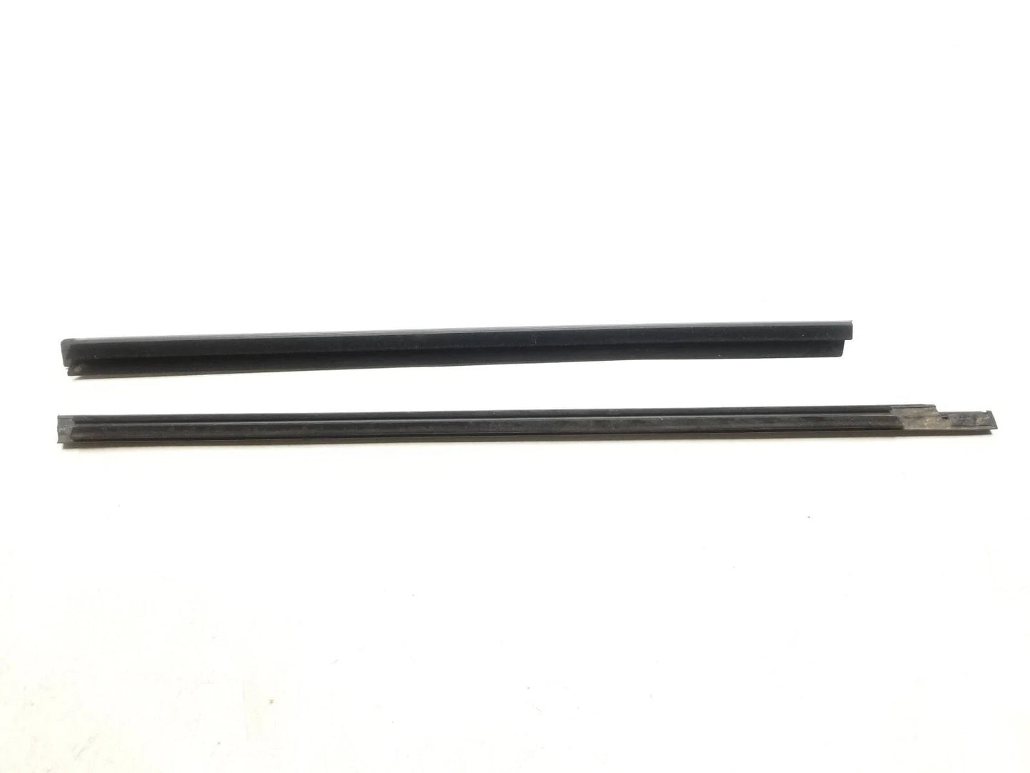 2022 Chevrolet Trailblazer Front Door Window Frame Weatherstrip Driver Side OEM