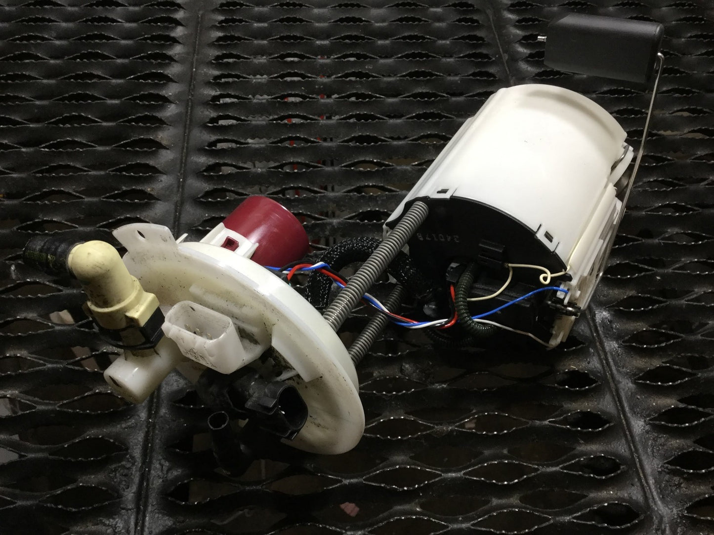 11 12 13 14 15 Chevrolet Cruze Gas Fuel Pump 13503108a OEM