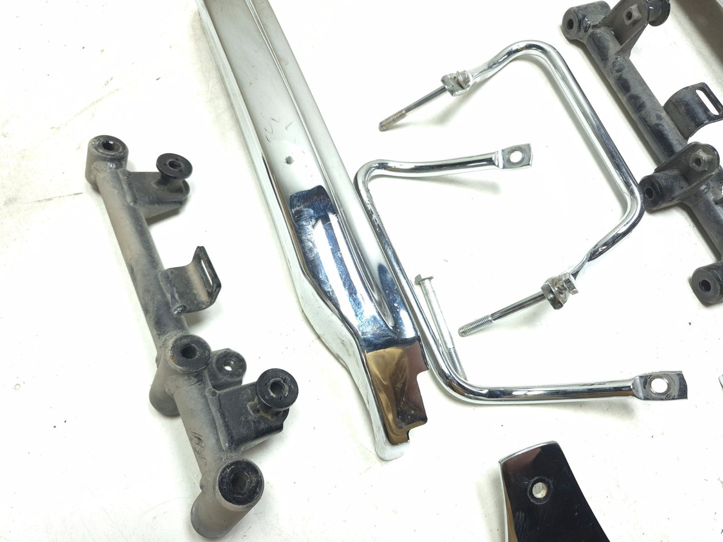 2001 Kawasaki Vulcan 1500 Vn1500 Rear Fender Strut & Frame Bracket 6 Pcs OEM