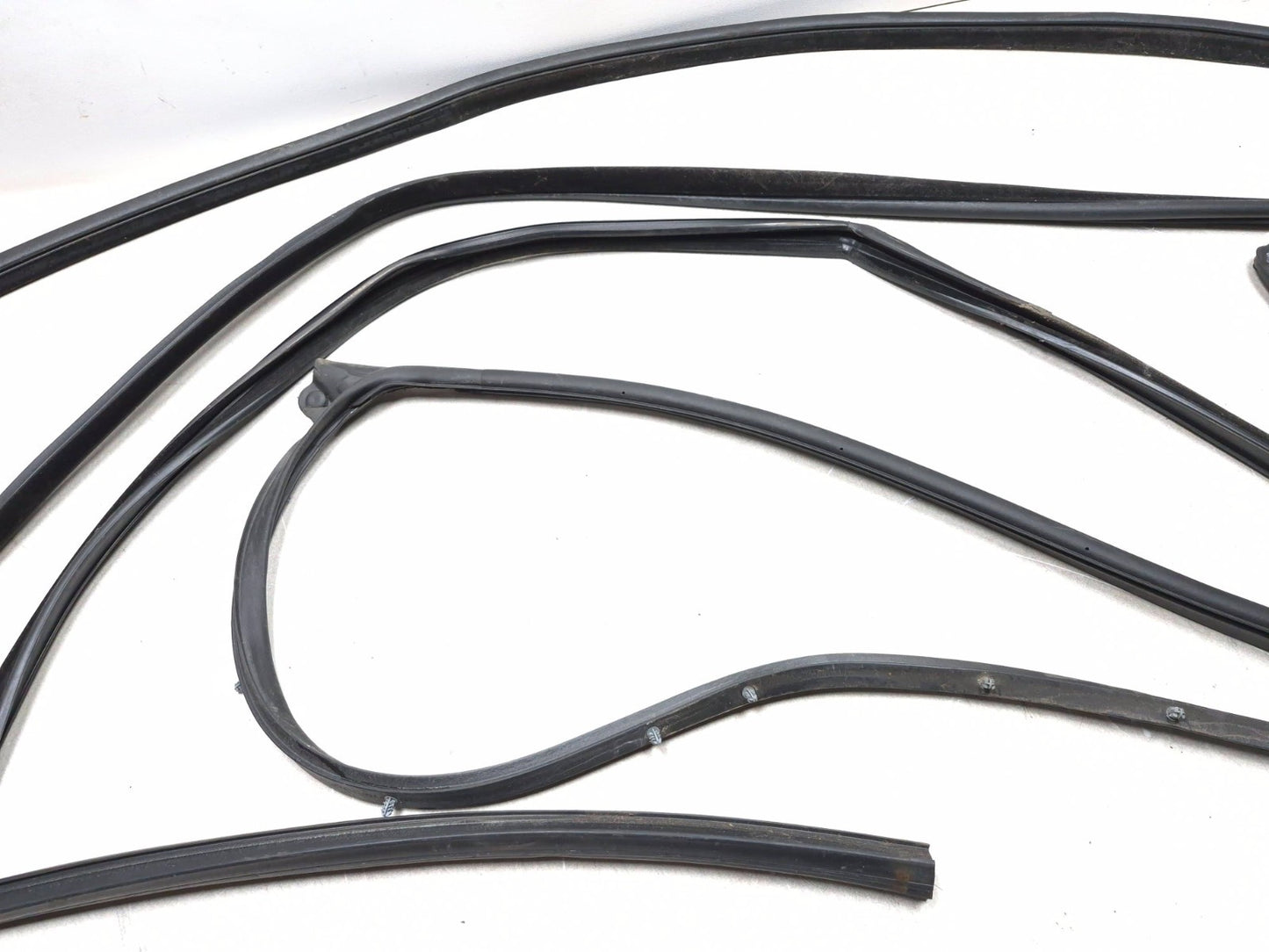 2018 Chrysler 300 Front Right Passenger Door Weatherstrip Seal 3pcs OEM