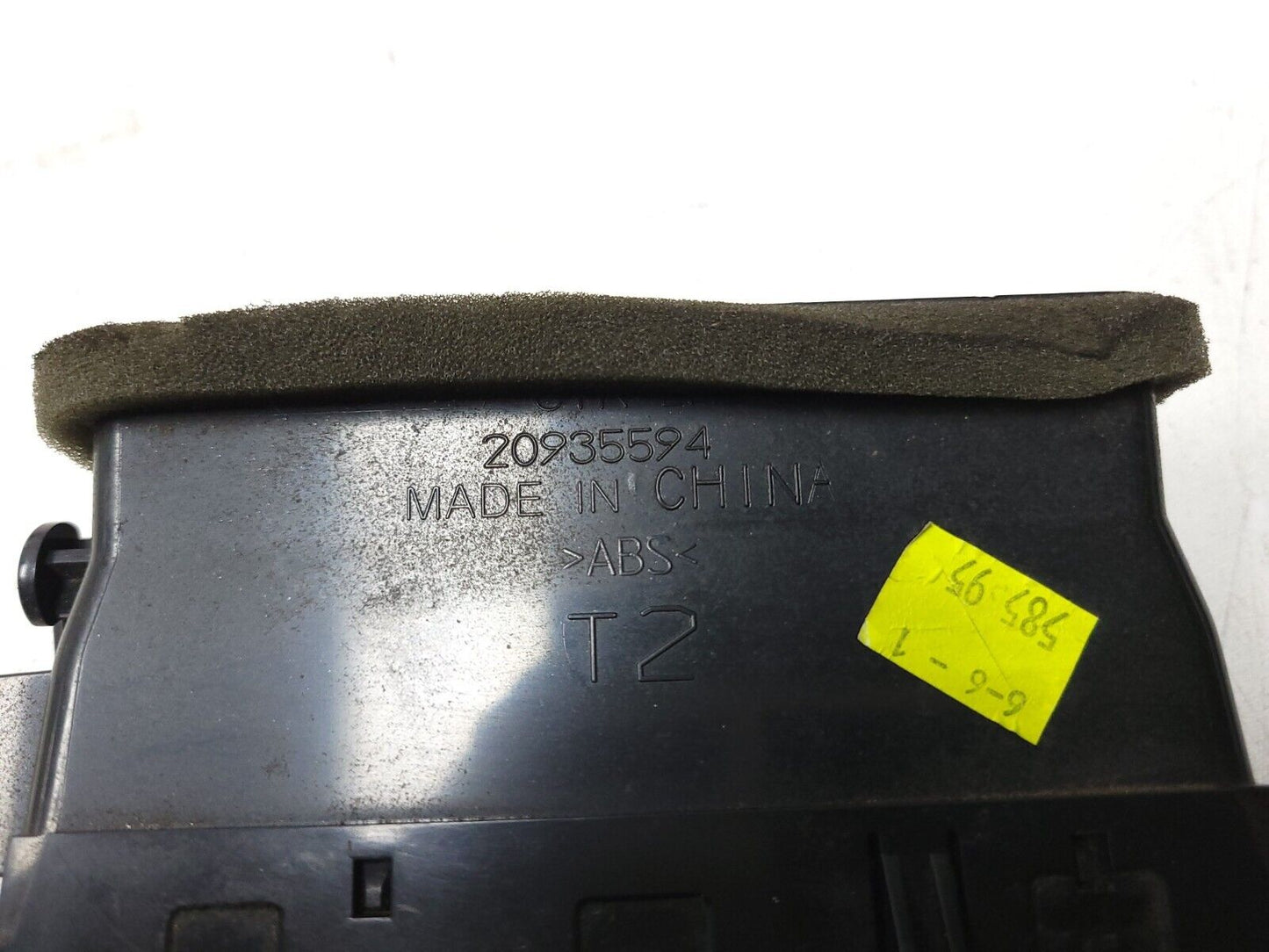 2010- 2014 Chevrolet Suburban Console Air Vent Grille W Center Left & Right OEM