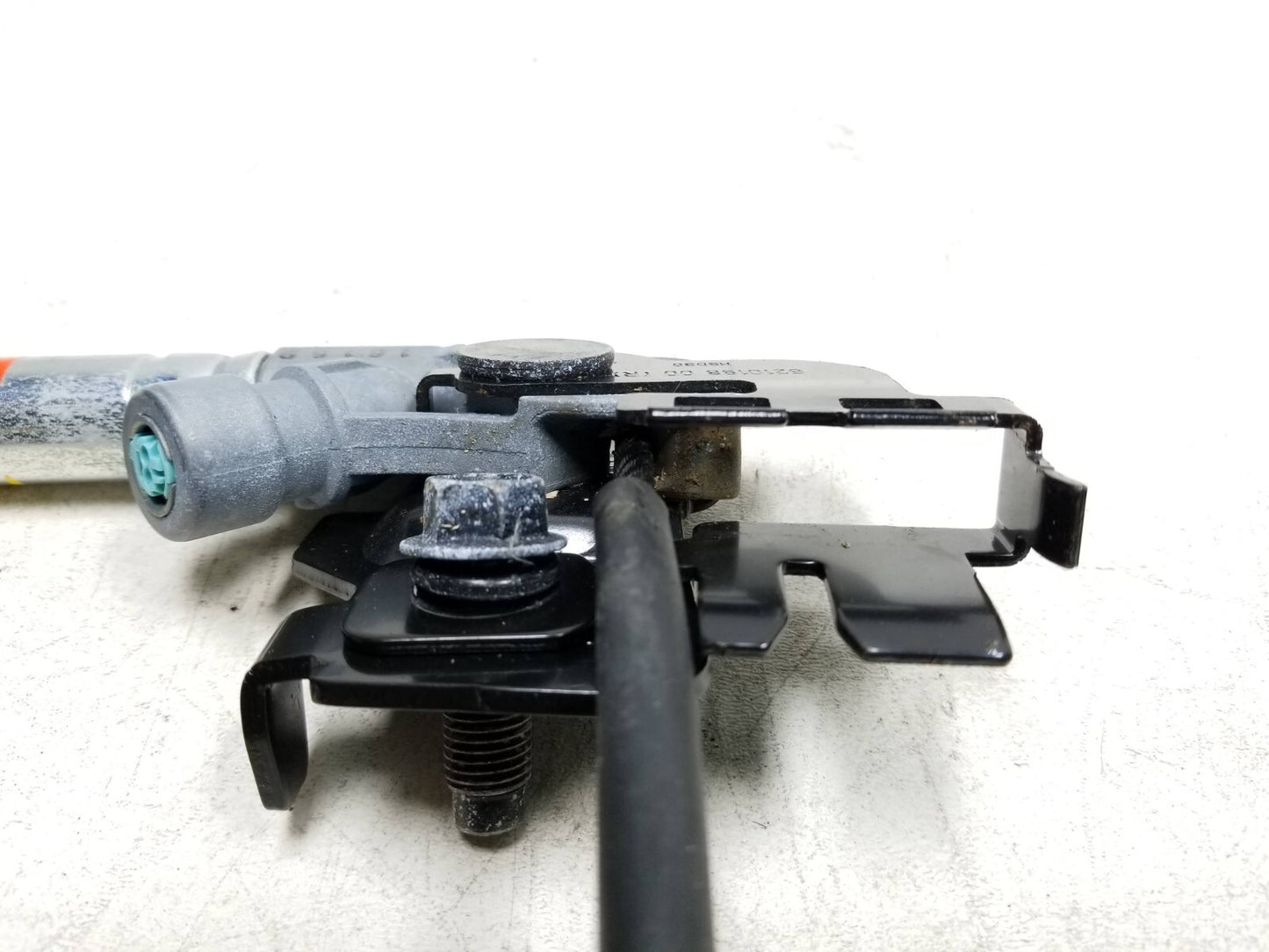 12 - 17 Hyundai Accent Seat Belt Buckle Latch Front Passenger Side Right OEM
