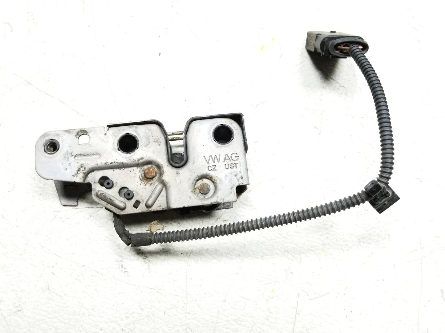2013 Porsche Cayenne Hood Lock Latch Actuator OEM