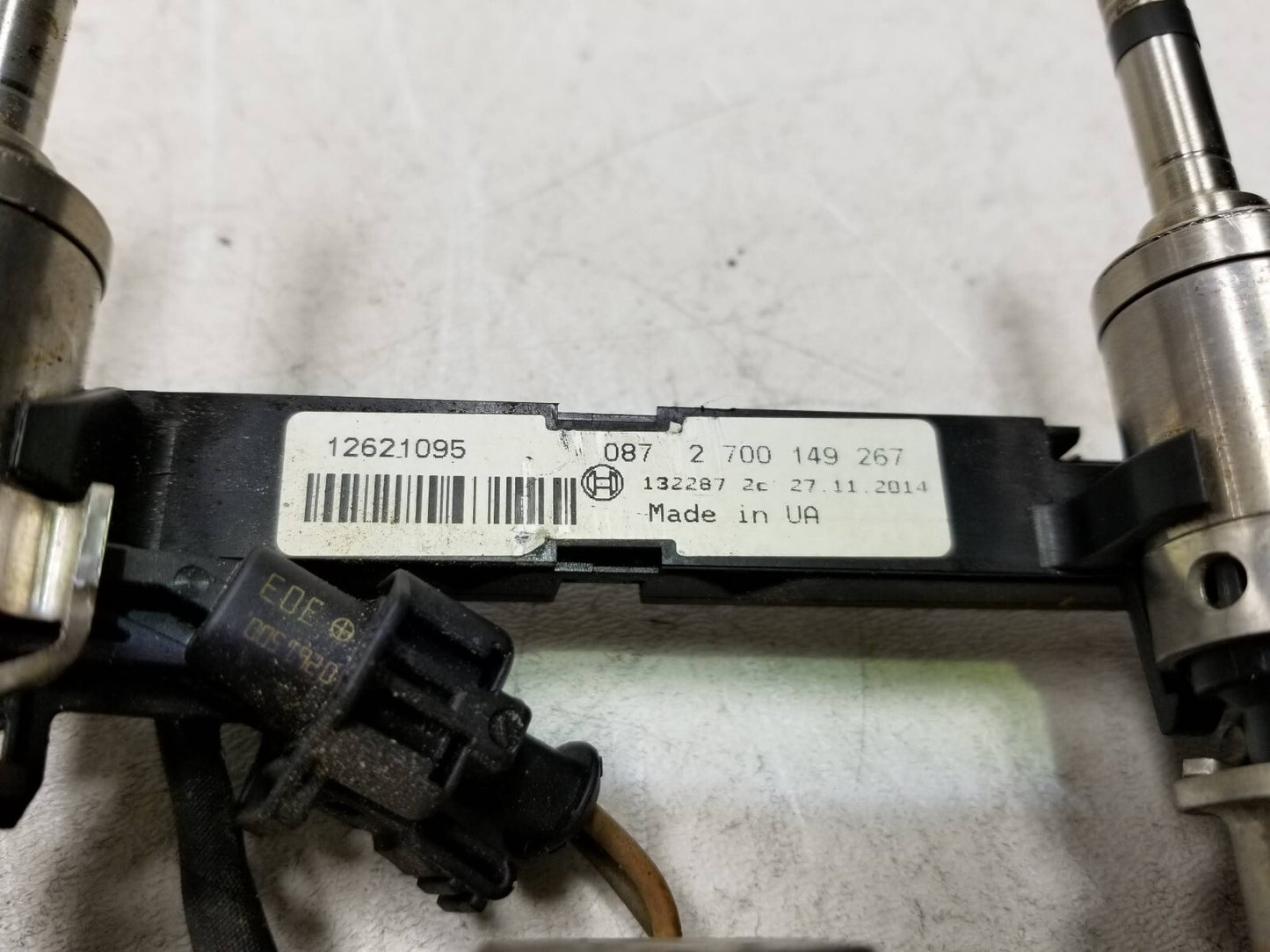 2013 - 2016 GMC Acadia Fuel Rail W/ Injector Set 3.6l OEM