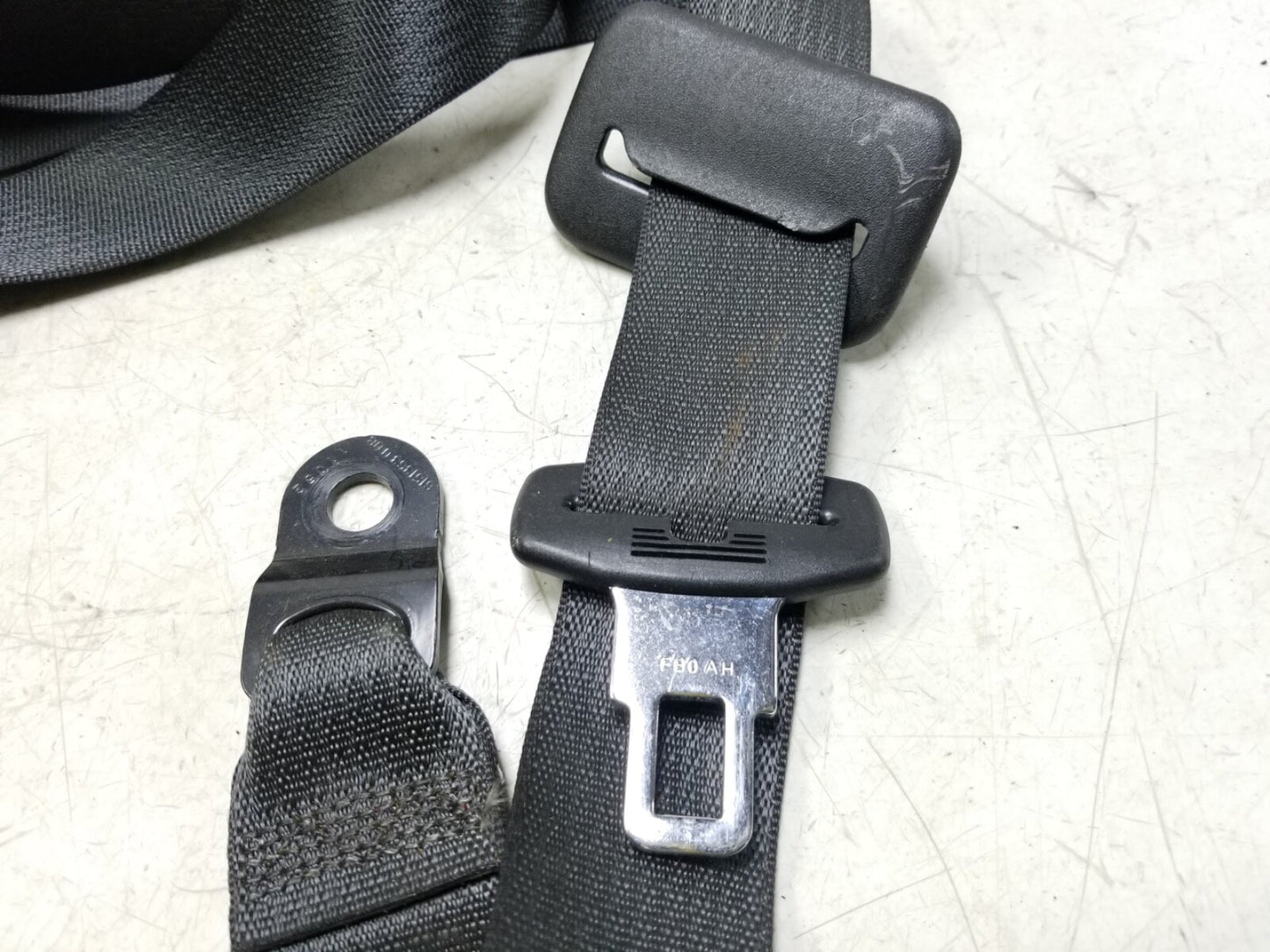 2010 - 2016 Cadillac SRX Rear Seat Belt Retractor Right & Center OEM