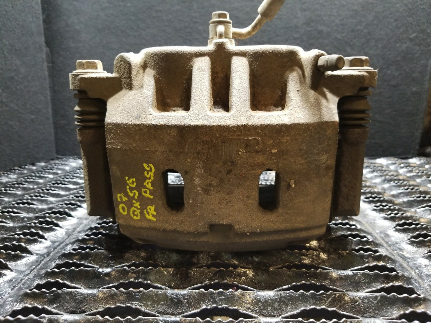 2007 Infiniti QX56 Brake Caliper Front Passenger Side Right OEM