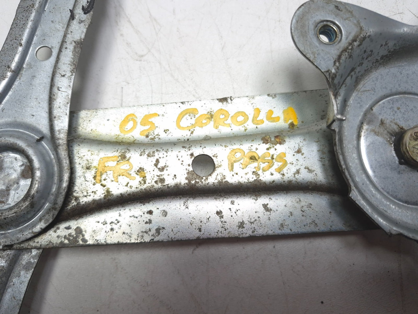 2005 Toyota Corolla Ce Front Door Window Motor Passenger Side W/ Regulator OEM