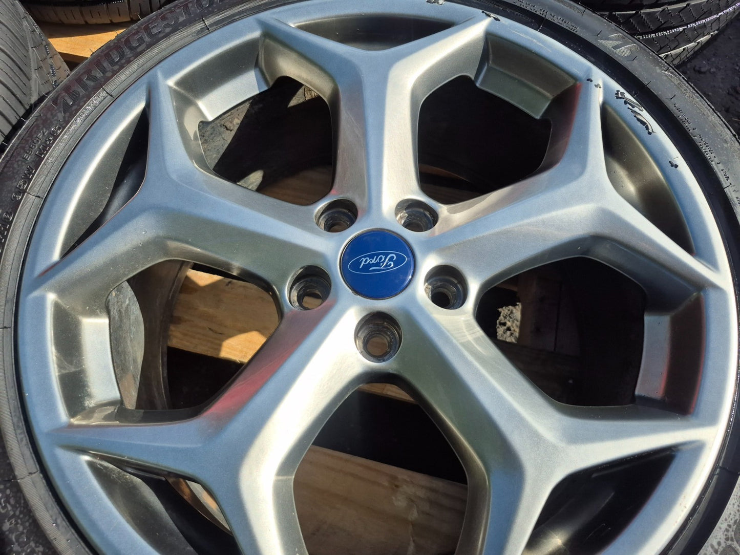 2014-2018 Ford Focus St Wheel Rim W/tire 18jx18 235/40/r18 Bridgestone 4 Pcs OEM
