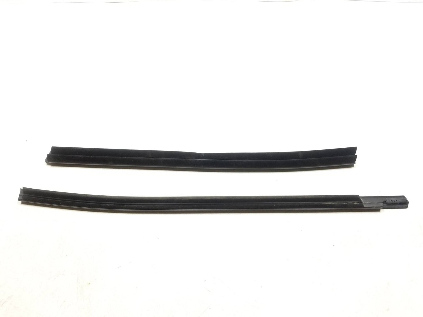 2022 Chevrolet Trailblazer Rear Door Window Frame Weatherstrip Driver Side OEM