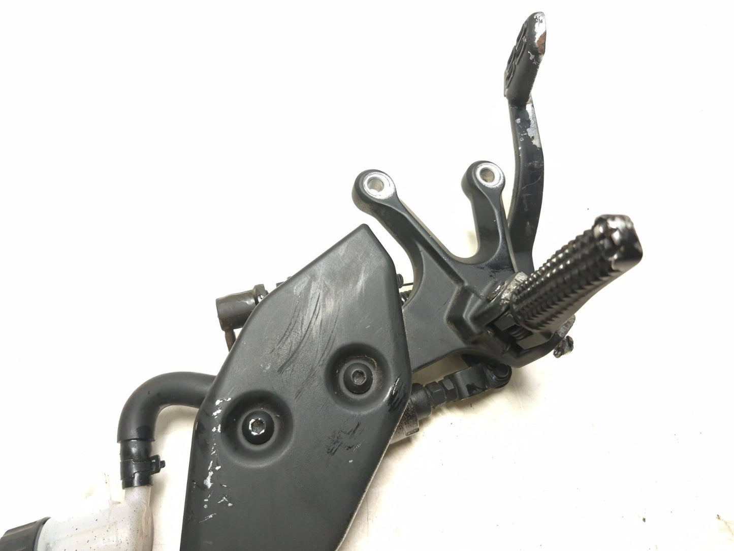 2025 Yamaha Yzf R3 Rear Brake Master Cylinder W/ Footrest Assy OEM