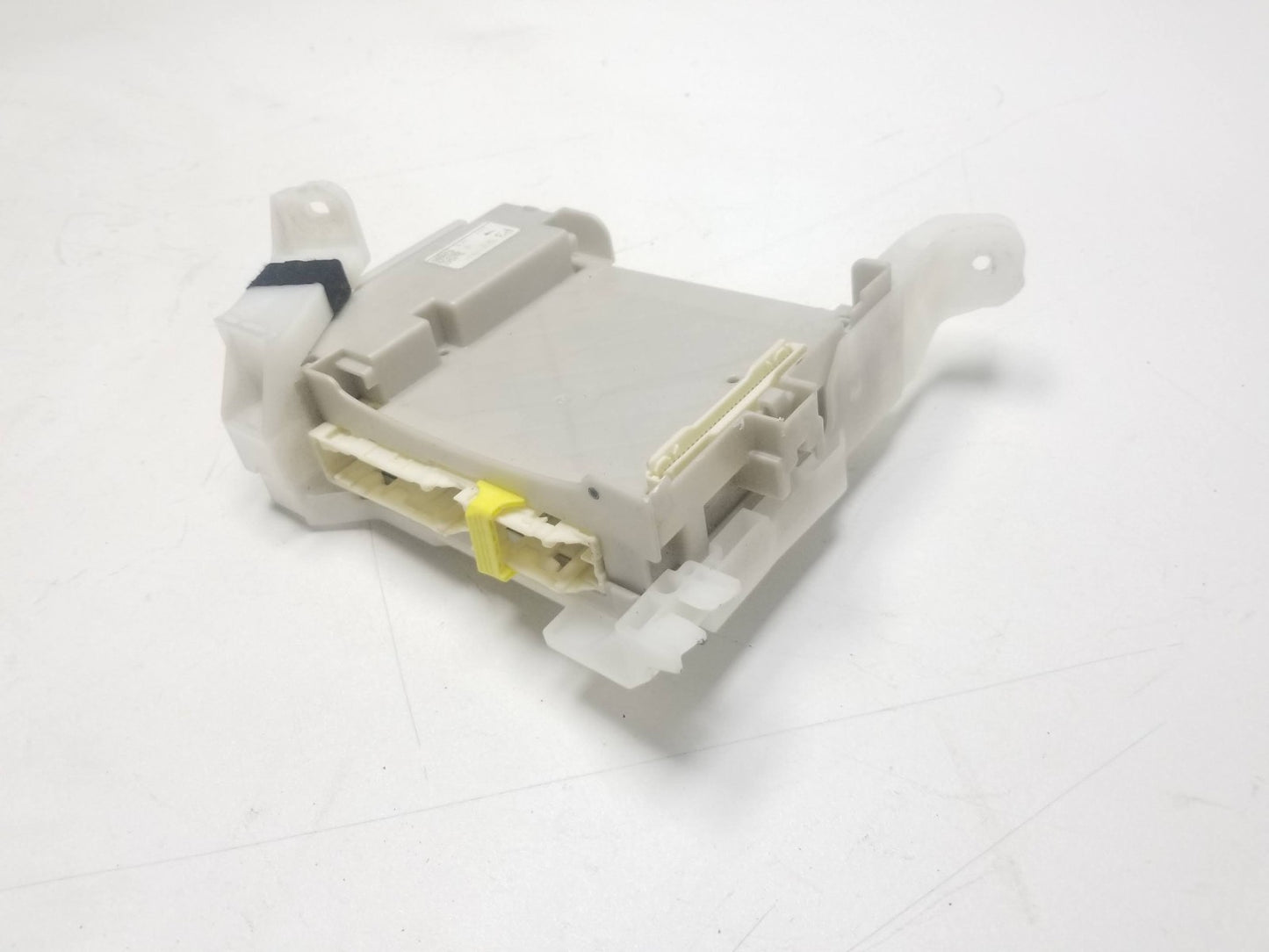 11-17 Lexus CT200h Cabin Fuse Box 82730-76021 OEM