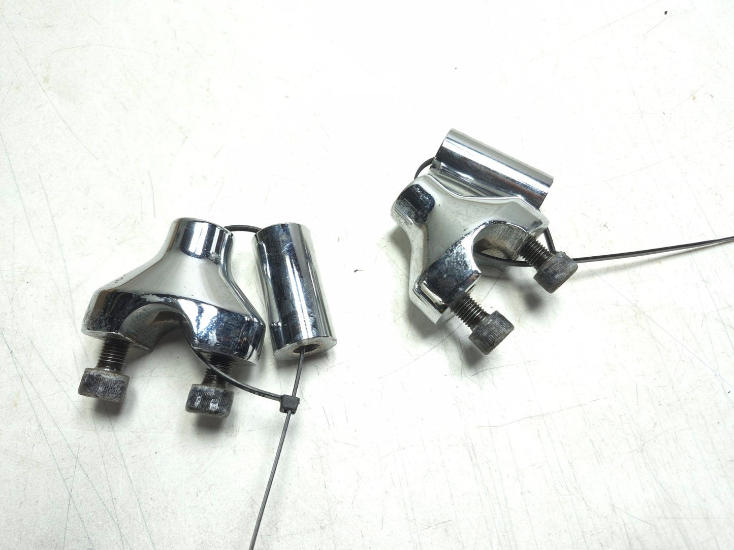 2001 Kawasaki Vulcan 1500 Vn1500 Classic Handlebar Lower Riser Pair OEM