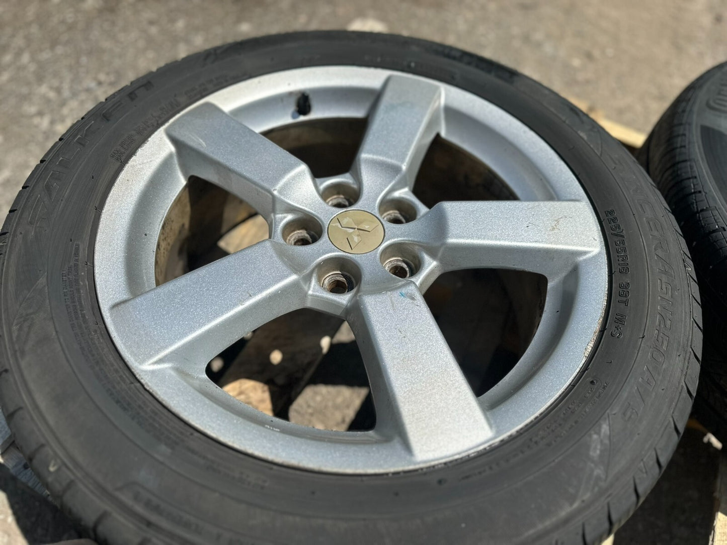2009 Mitsubishi Outlander Wheel W/ Tire Continental 225/55r18 2pcs OEM
