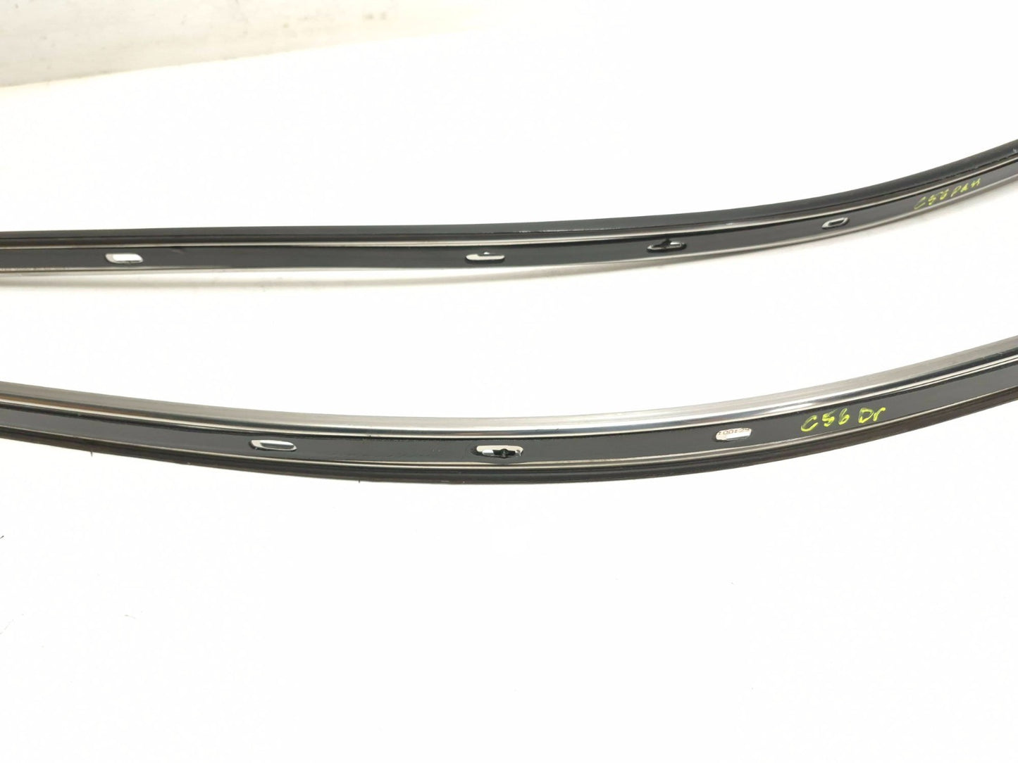 2020 Dodge Challenger 5.7l Front Upper Door Seal Weatherstrip Molding Pair OEM