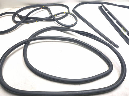 2019 Hyundai Kona Front Door Weatherstrip Seal Passenger Side Right 5pcs OEM
