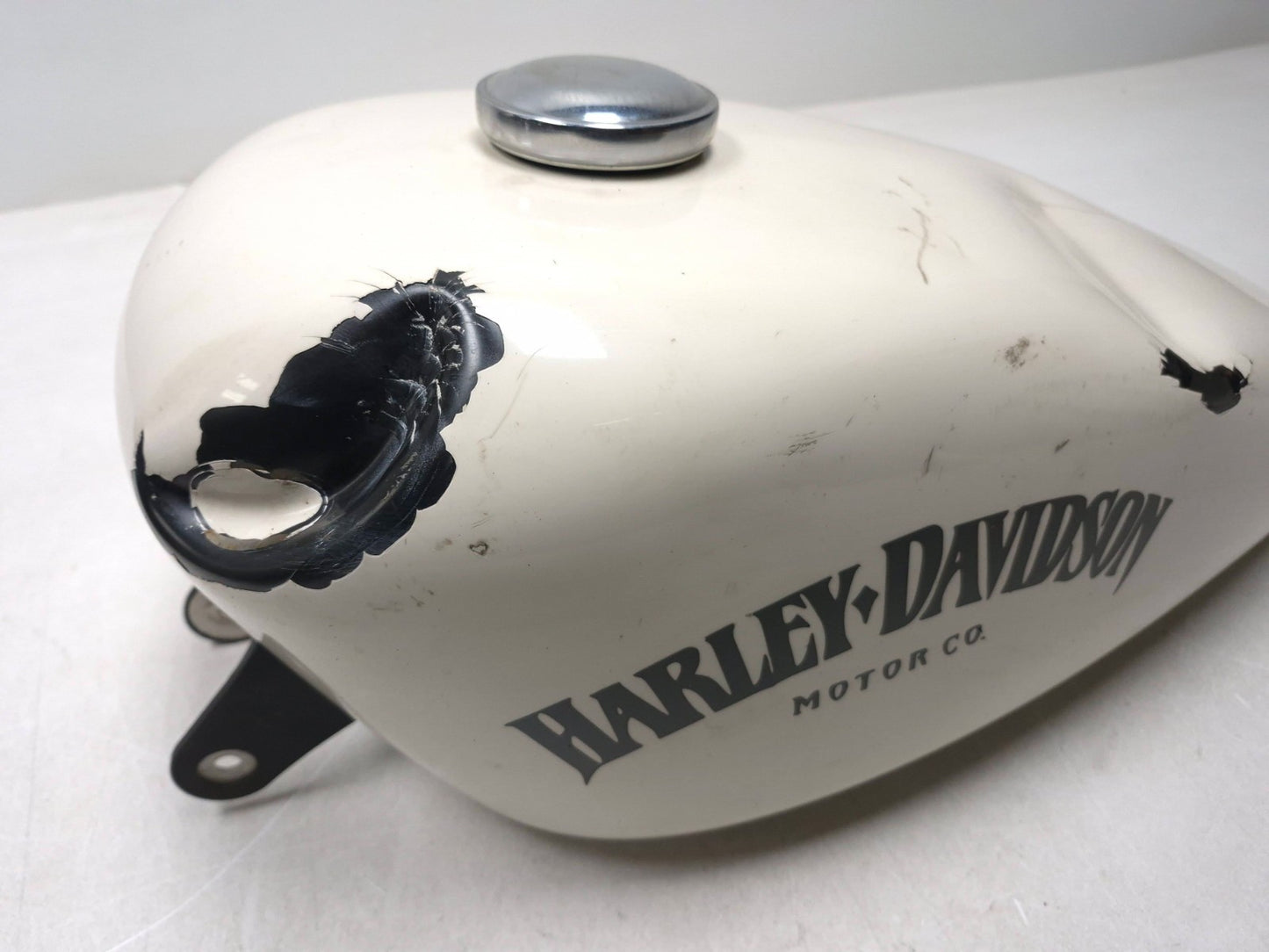 2009 Harley-davidson Sportster Xl883l Fuel Tank * Has Damage *oem