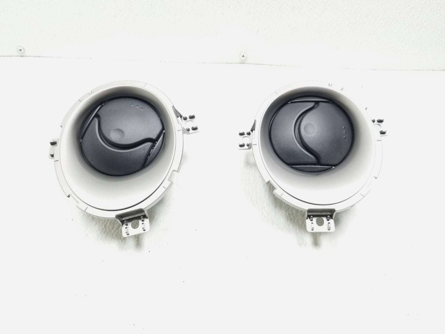 2013 Nissan Juke Dashboard Air Vent Trim Cover 2pcs OEM