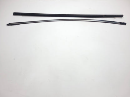 2009 Mazda Cx-7 Front Passenger Door Window Molding 2pcs W/ Weatherstrip OEM