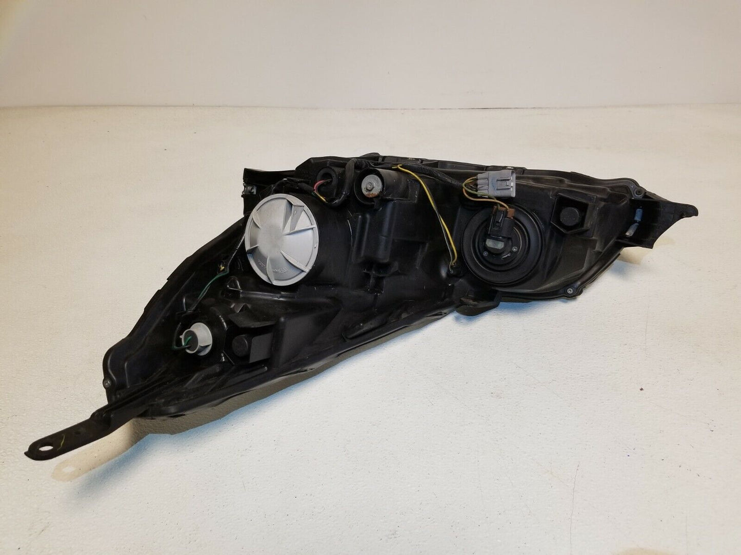 10-14 Subaru Legacy Headlight Passenger Right Halogen Oem. *broken Tab*