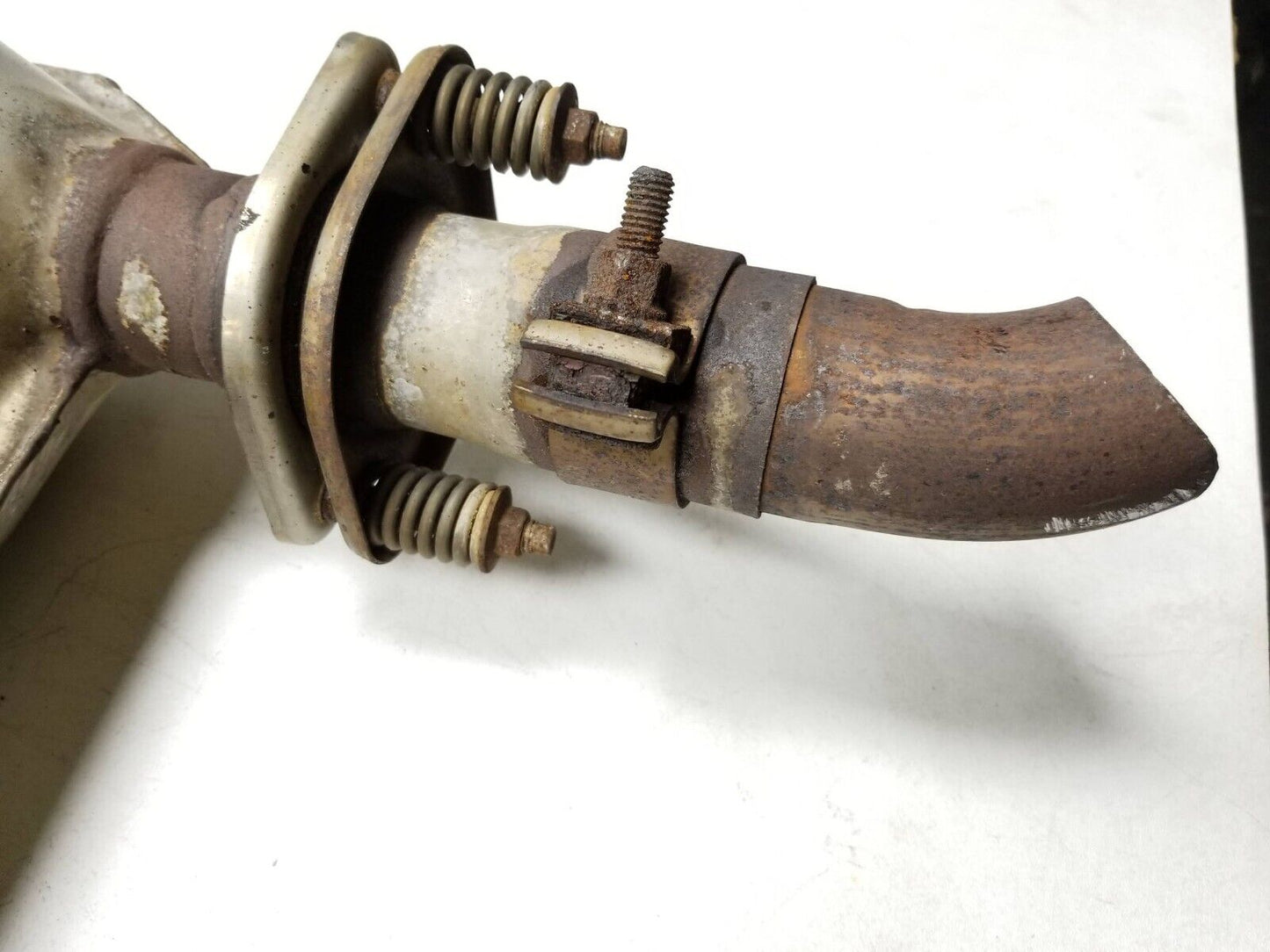 16 - 22 Dodge Durango Exhaust Pipe Center Muffler Resonator 3.6l OEM