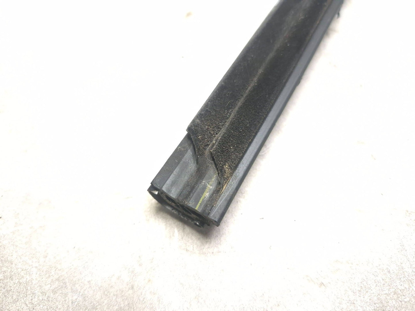 2008 Acura Tl Front Door Weatherstrip Seal Passenger Side Right Set OEM
