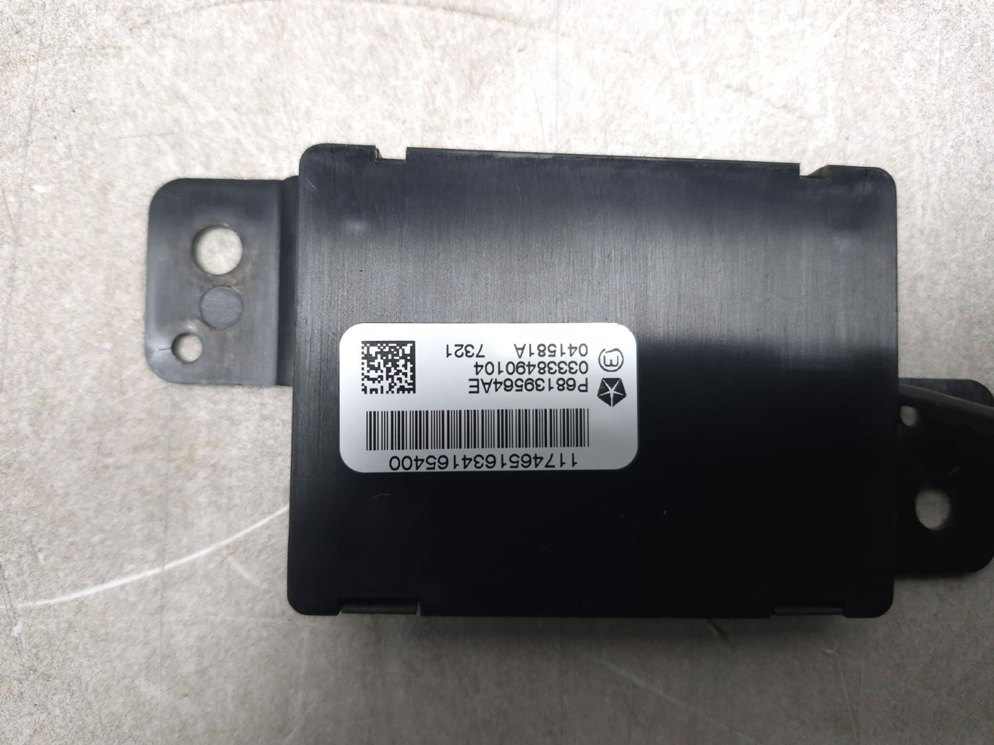 2018 Chrysler 300 Limited AWD Antenna Remote Start Keyless Module OEM