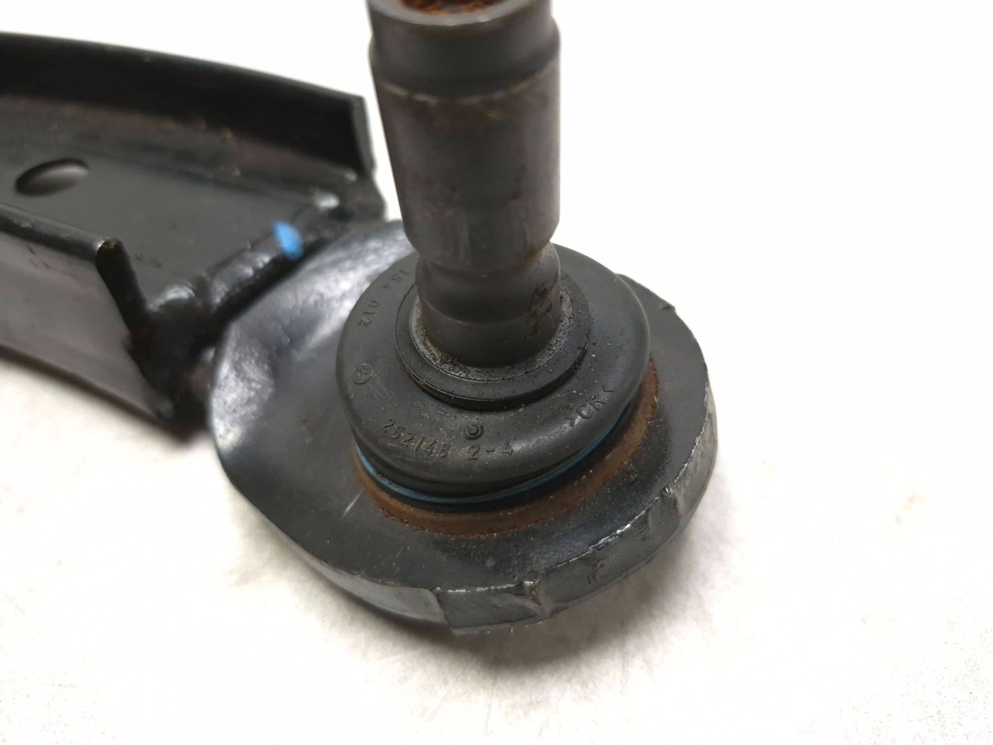 2010 Ford Mustang Cabrio Front Lower Control Arm Right Passenger Side OEM