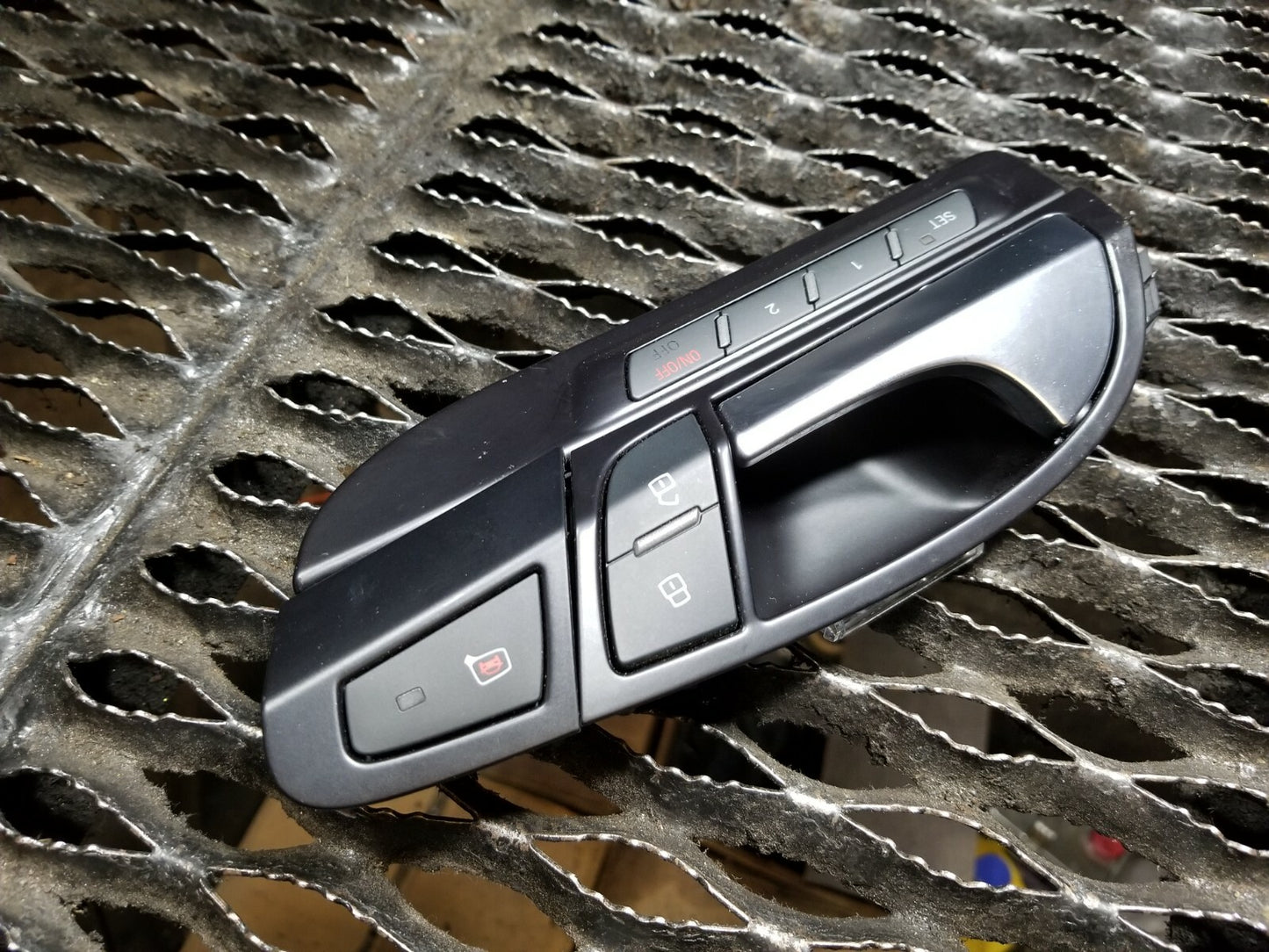 2015 Audi Q7 Front Interior Door Handle Left Driver Side OEM