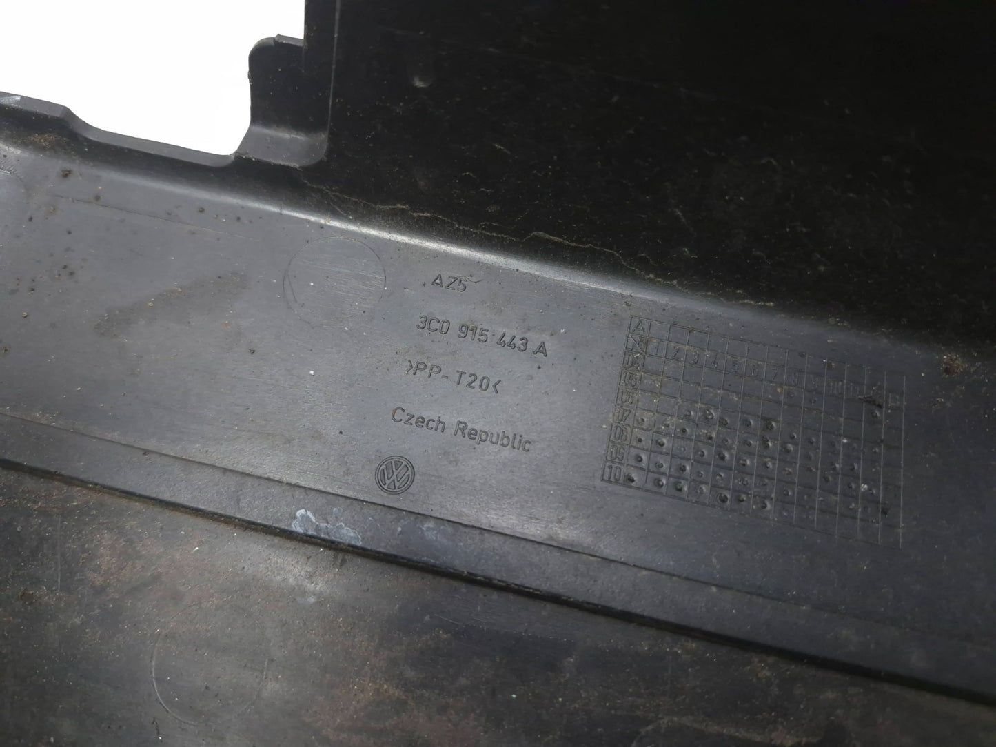 2011 Volkswagen Tiguan Battery Tray Box Holder & Upper Cover Lid OEM