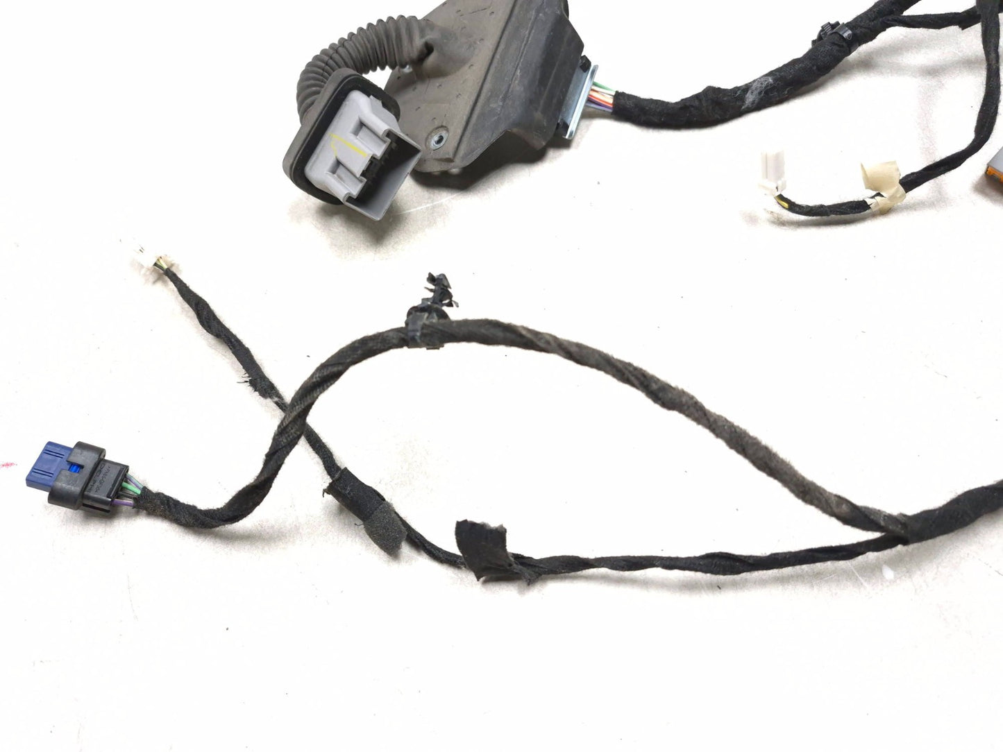 2018 Chrysler 300 Limited AWD Rear Driver Side Door Wiring Harness OEM