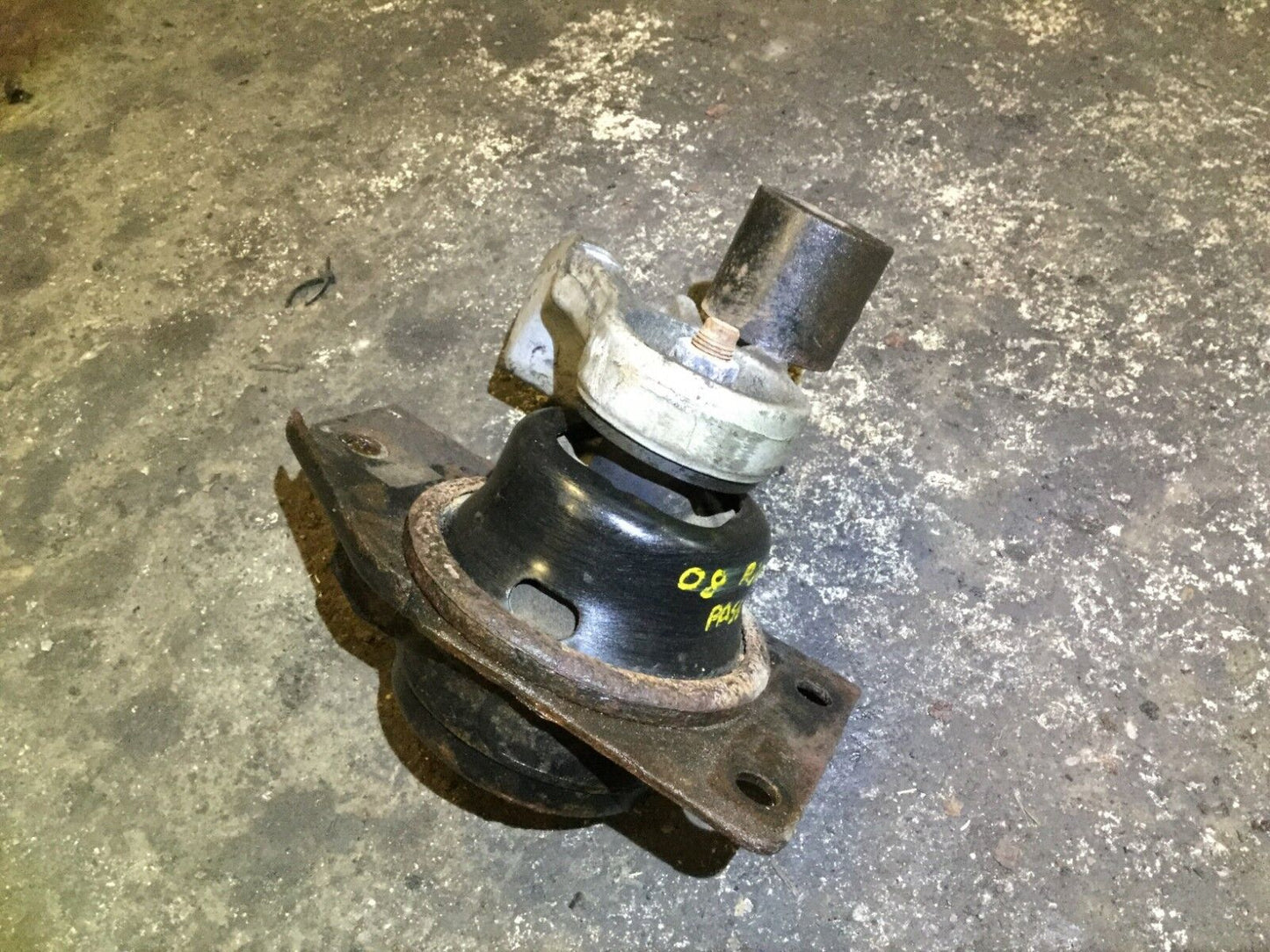 06 07 08 09 10 11 Kia Rio 1.6l Front Upper Engine Motor Mount OEM