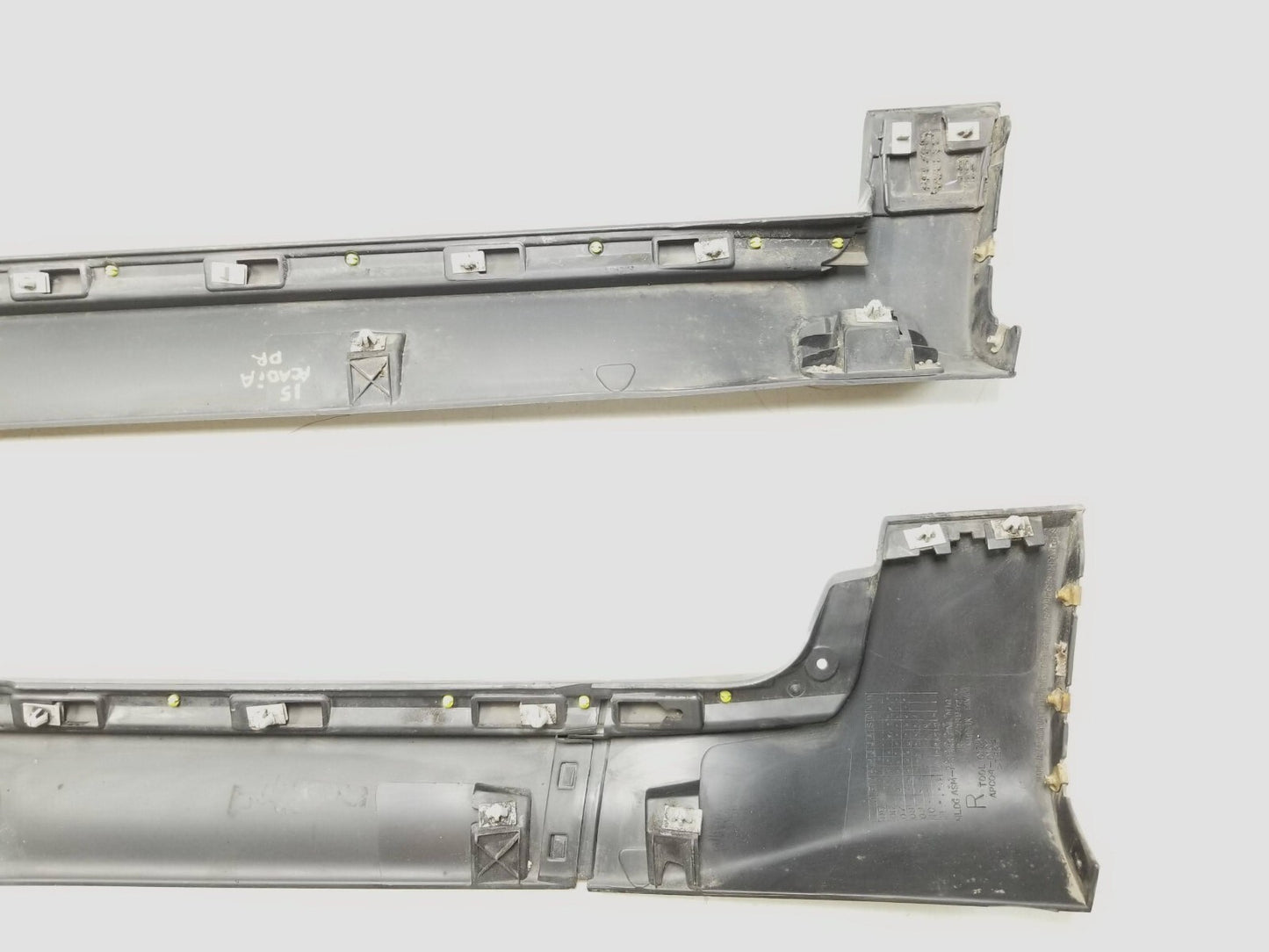 2015 GMC Acadia Rocker Panel Skirt Molding Left & Right Pair OEM
