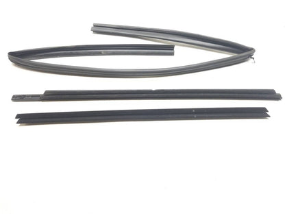 11 - 22 Dodge Durango Door Window Belt Seal Front Passenger Side Right OEM
