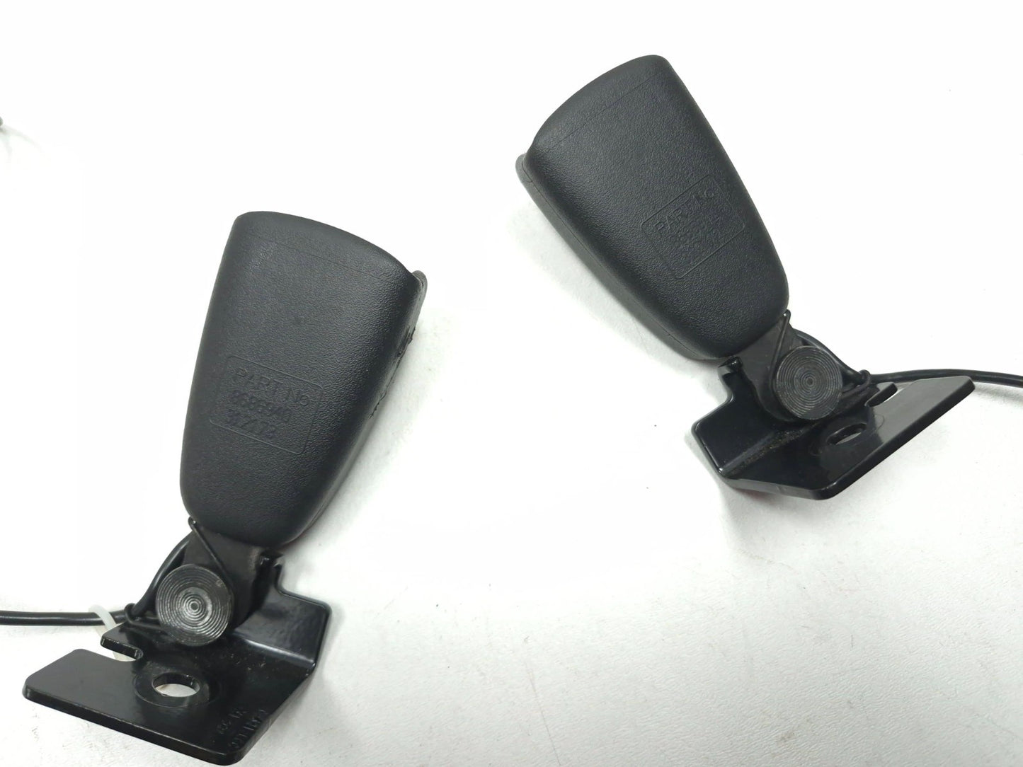 2012 Volvo C30 Rear Seat Belt Buckle Latch Left & Right OEM