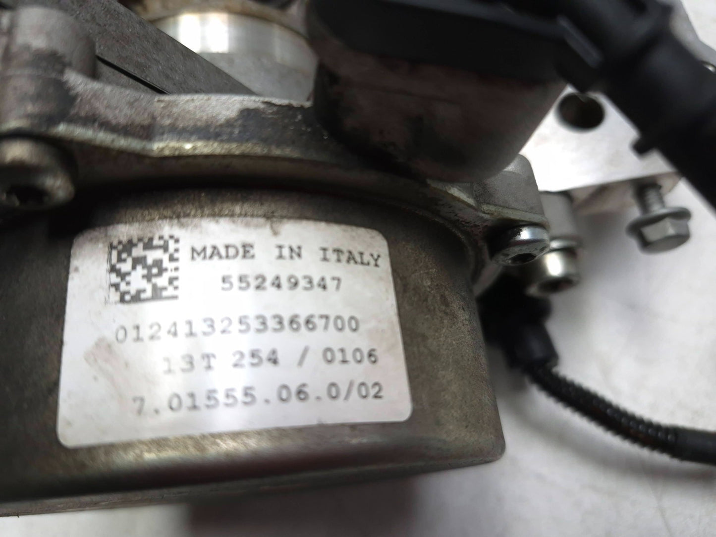 2014 Fiat 500l Exhaust Camshaft Cam Carrier Housing OEM