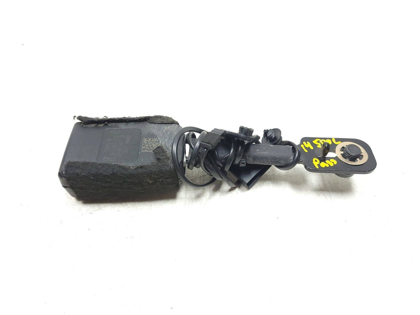 2014 - 2017 Fiat 500l Front Seat Belt Buckle Latch Passenger Right OEM